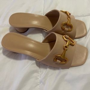 Neutral work dress shoes mini heel with gold accents. Comfortable